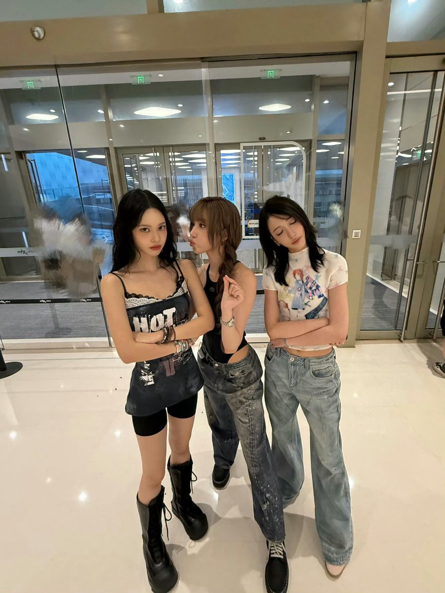 micheclouds's tweet photo. mitos kalo adek lebih tinggi dari kakak tuh emg rill🤣
#A2OMAY #A2O #CHENYU #MICHE #KAT https://t.co/3sXmnFDr2W