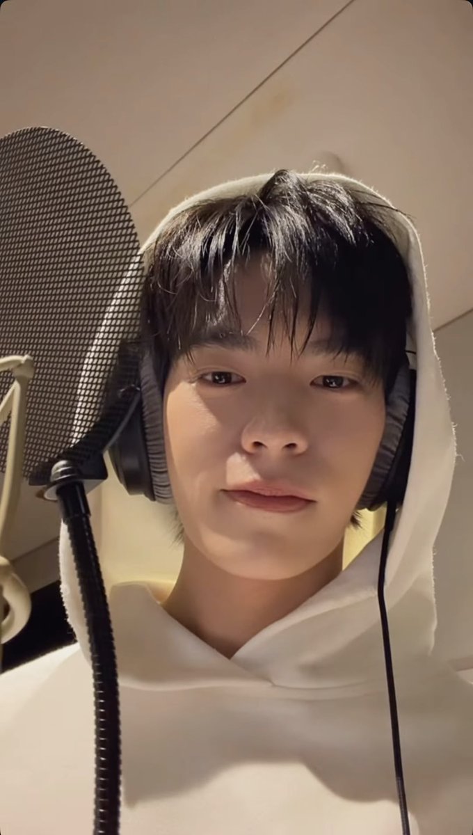 iixe2106's tweet photo. ปิ๊ปอัดเพลงอารายงับ https://t.co/RKrMyTMhNp