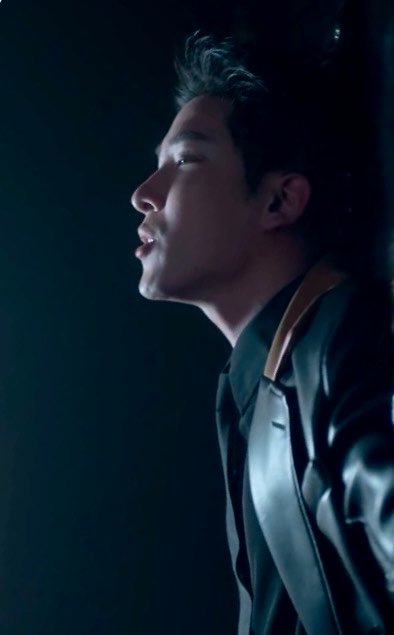 yuzumumu143's tweet photo. angel khaotung. #FearlessMV https://t.co/vvu1mOM8tz