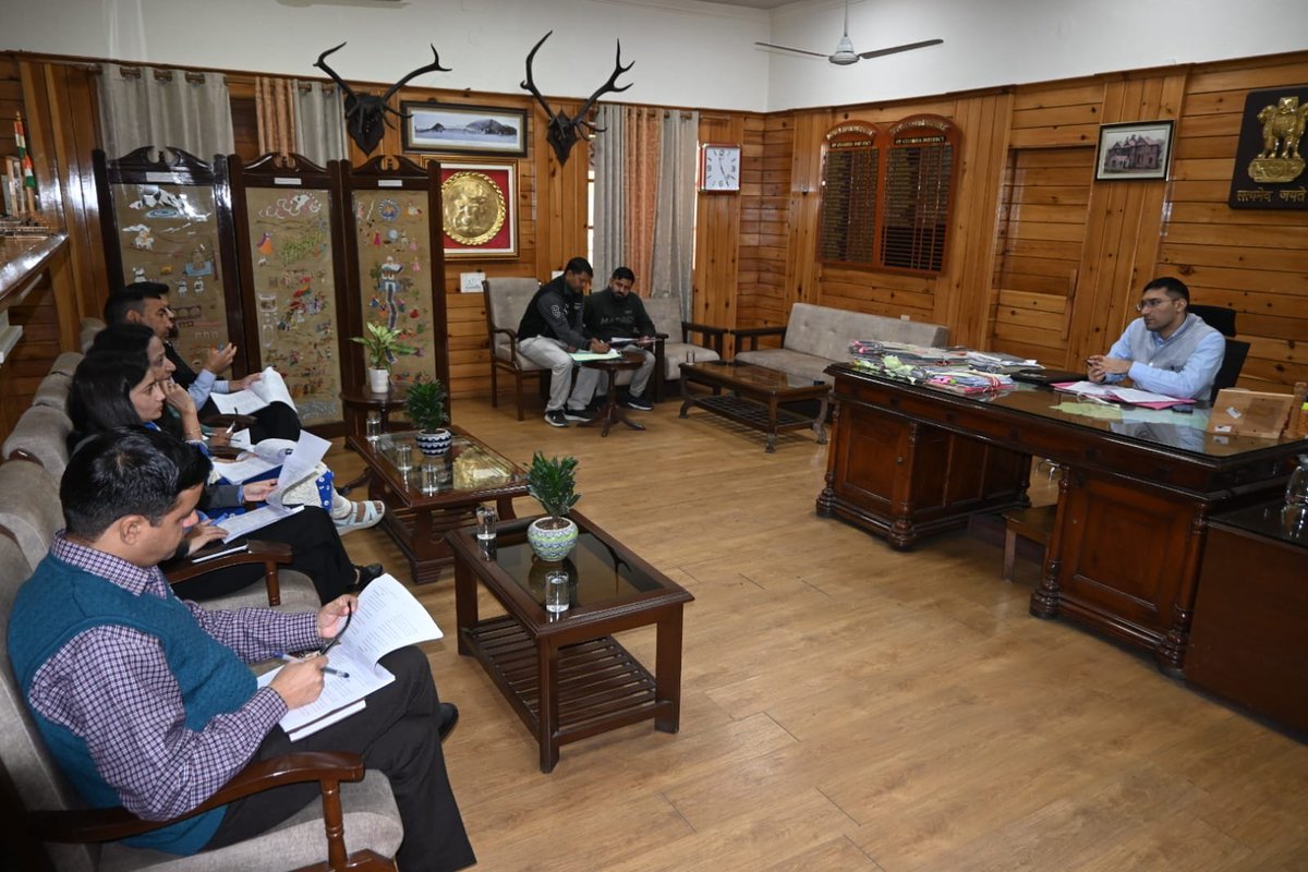 DCChamba's tweet photo. उपभोक्ता अधिकारों की सुरक्षा और जागरूकता को लेकर समीक्षा बैठक आयोजित 

उपायुक्त मुकेश रेपस्वाल ने की अध्यक्षता 

​खाद्य पदार्थों की शुद्धता सुनिश्चित करने के निर्देश: नियमों का उल्लंघन करने वालों पर होगी सख्त कार्रवाई :- उपायुक्त मुकेश रेपस्वाल https://t.co/EbWaMe9l0A