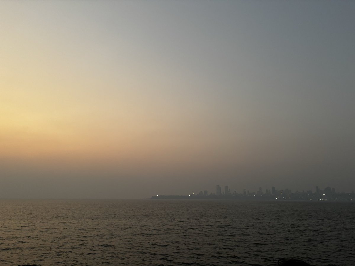 ze_playz's tweet photo. mumbai is so polluted now even than delhi but yet its so pretty https://t.co/ybx5iwqyth