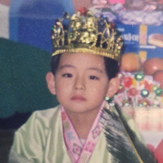 spotifyforV's tweet photo. Kim Taehyung, born to become the King of Kpop...
On his way to become the King of Jazz too... https://t.co/Zl2Rroaxka