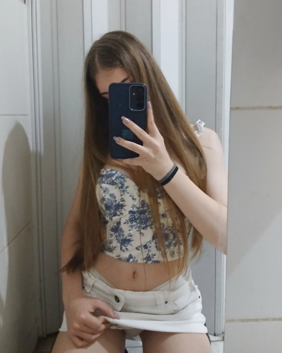 AngelaRobux's tweet photo. Quiero ser lamida como tapita de yogurt 💗 https://t.co/dQQSktI6HS