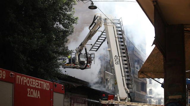 PoliceVoice's tweet photo. Πυρκαγιά σε κατάστημα στην οδό Μενάνδρου - Πού έχει διακοπεί η κυκλοφορία Στο σημείο επιχειρούν 20 πυροσβέστες .....
https://t.co/Hs1flhBgAY https://t.co/9AHoLgHsmW