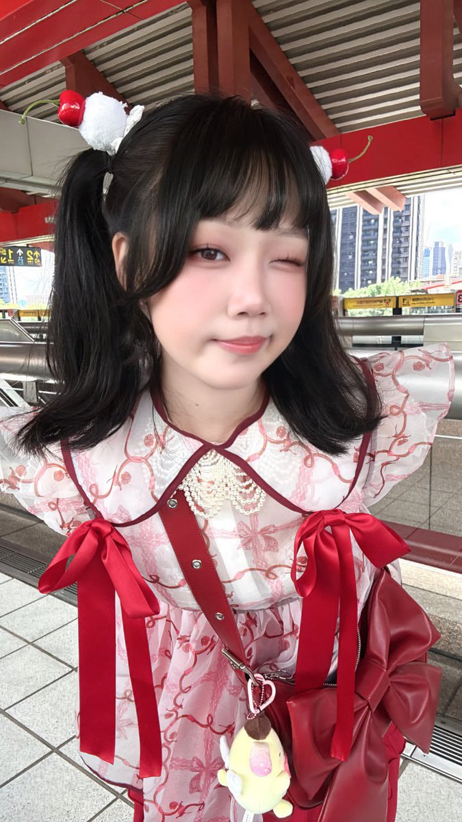 klsdjsbngfqf's tweet photo. 上班就是要有上班的樣子
下班我想怎樣就怎樣哈哈~ https://t.co/De924z4U2P