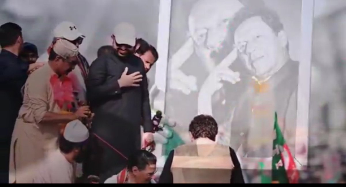 zeeniaCurl's tweet photo. ایک دفع پھر وزیر اعظم آئے گا 
کون آئے گا 
عمران خان ۔۔ وزیر اعلیٰ سہیل آفریدی 

ان شاءاللہ https://t.co/4uM3OKY4lR