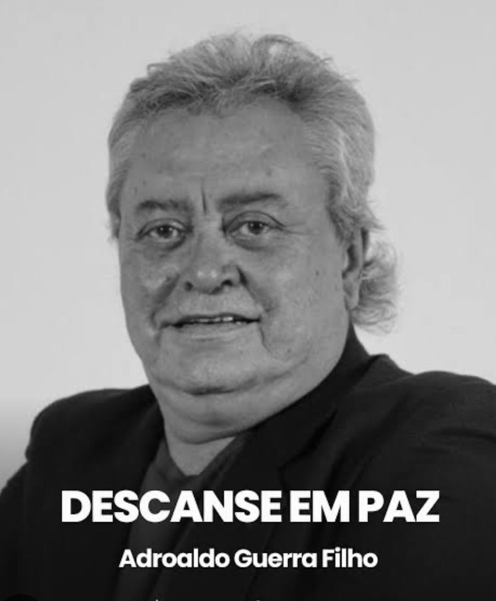 AndreiKampff's tweet photo. Conheci o Guerrinha há quase 40 anos.

Não esqueço.

Estava chegando a um treino do Inter, ainda estagiário da TVE. Ia fazer uma reportagem por lá.

De repente, aparece aquele que eu conhecia e admirava das páginas da Zero Hora. O repórter Adroaldo Guerra Filho, o Guerrinha.

Olha pra mim e diz:

“E aí, guri?”

E a conversa começa. Contou histórias, passou informações do clube, apontou características de um e de outro.

Ajudou a derrubar a natural intimidação de um novato. Com a maior naturalidade.

A mesma com que, logo depois, conversou com o atacante Leandro Amaral e com Luís Fernando Zachia, diretor de futebol do Inter. Sim, naquela época conversávamos com quem queríamos, atrás da notícia.

O mesmo jeito. As perguntas certeiras.

Falava com qualquer um com naturalidade. E sabia ouvir. Por isso, conseguia grandes histórias.

Aquele dia valeu por uma pós em jornalismo.

Aprendi com ele.

Hoje, na despedida, é essa lembrança que volta.

Comentarista, colorado, mas, acima de tudo, um grande repórter. Um grande jornalista.

E, ainda, um baita cara.

Espalhe gentileza e informação no outro lado. 

Obrigado.