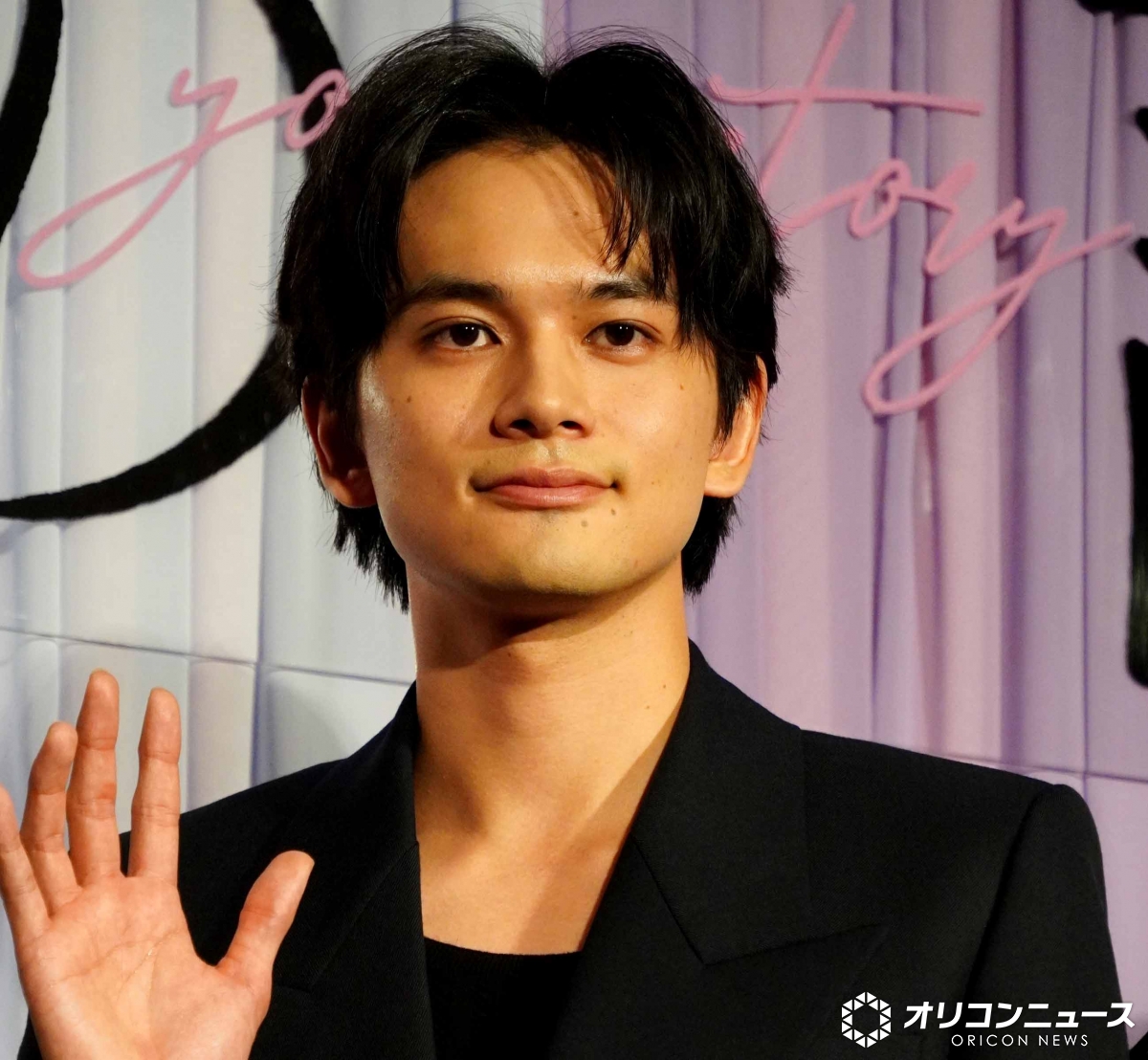 oricon's tweet photo. 🎬映画『君の話』完成披露試写会

Aぇ! group・佐野晶哉がVTRで登場✨️

北村匠海に愛のメッセージ💕
「愛してます。大好きです」
https://t.co/4WgHVu02Cm

#映画君の話 @kimino__hanashi https://t.co/UgiuG6HBVU