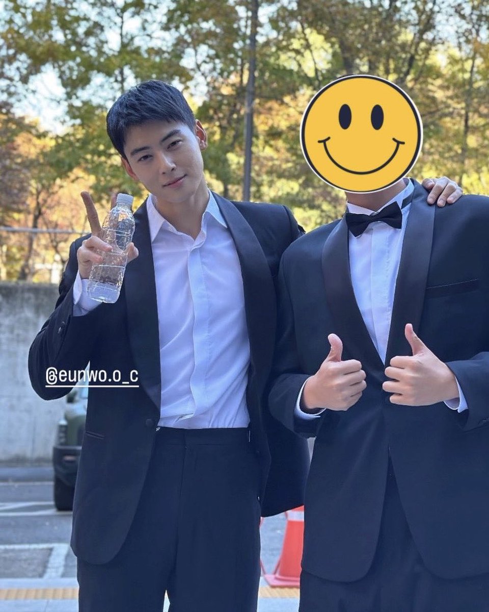 cew_br's tweet photo. 📸 Cha Eunwoo em novas fotos durante evento da banda militar do MND hoje

#CHAEUNWOO #차은우 @CHAEUNWOO_offcl https://t.co/0OtwqZfWA9