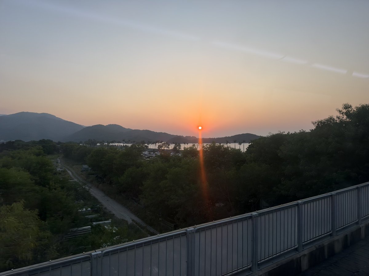 PeterLeung0810's tweet photo. 喜欢这样的日落～ https://t.co/JgJnA9z6YB