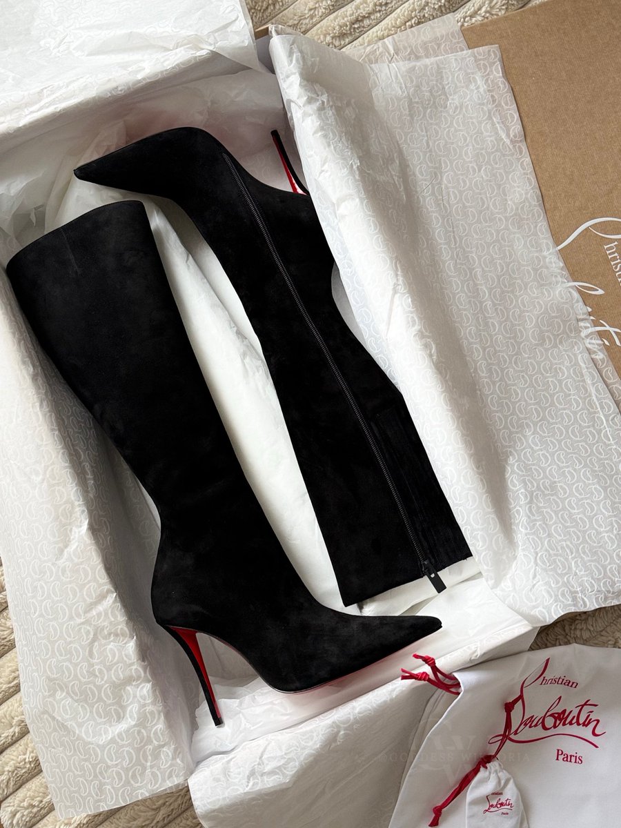 PayWiktoria's tweet photo. Dzień dobry 👠

Czyż one nie są piękne?

#MissZBoots #Louboutin https://t.co/1c5hRRSm2D