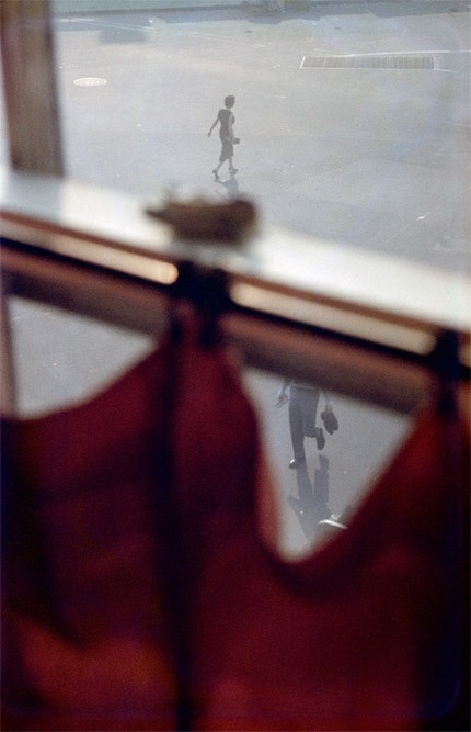 eyeonaxis's tweet photo. Saul Leiter could create a masterpiece with an unfocused red curtain, a woman and half a man. https://t.co/A0ISrF4PyB