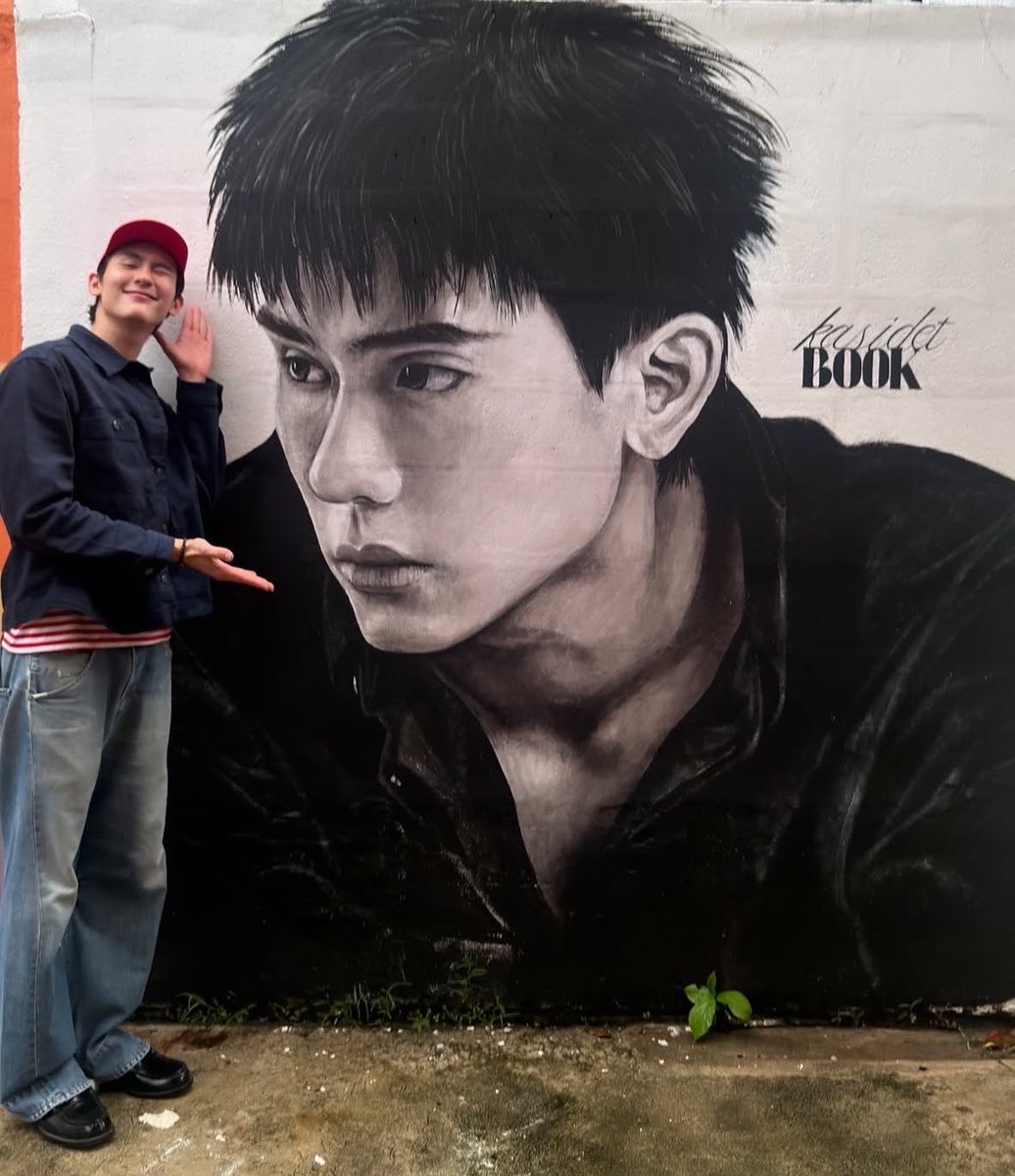 mumubibboo's tweet photo. เพิ่งกลับจากเมกาเท้ายังแตะประเทศไทยไม่ถึง 24 ชม. เวลาว่างก็มีอันน้อยนิด แต่บุ๊คเลือกที่จะไปเก็บโปรเจคที่ฟคทำให้ คนที่ appreciate ความรักของฟคขนาดนี้ ควรค่ากับการถูกรักมากทิสุดเลยย ทุกคนมารักบุ๊คกันเยอะ ๆ เถอะะ

#kasibook https://t.co/Iqq733iWHY https://t.co/m2H9BlQPkf