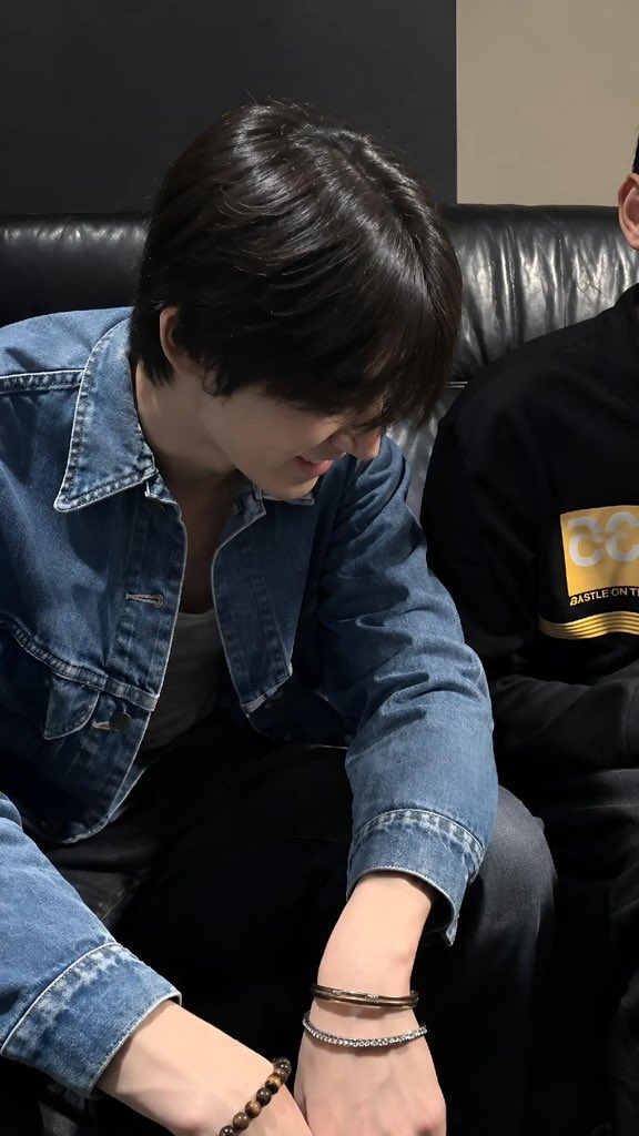 86cwjm's tweet photo. so boyfie https://t.co/KydxLmP0rZ