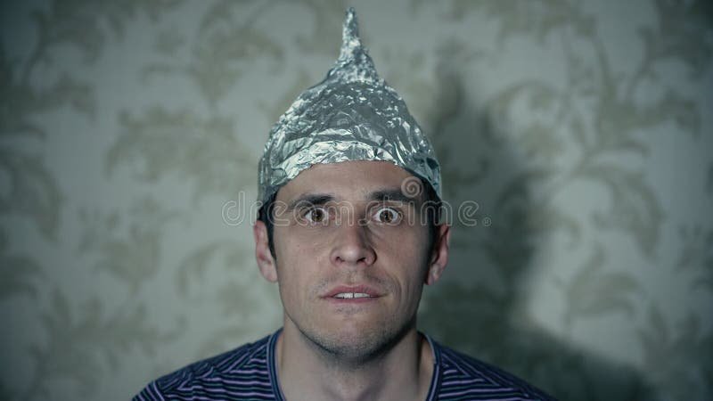 RodCL83's tweet photo. @GuilhermeLopex @JoeyMannarino Entendi perfeitamente. Qualquer idiota entenderia.

Você tá suplicando um êxodo e ajudinha pra um LOBBISTA americano que sequer tem cargo. Um cara pago pra twitar mal do nosso pais ...

E ele te fazendo de idiota e voce se humilhando enquanto propaga fake de chapéu alumínio. https://t.co/eCuJVCtFbf