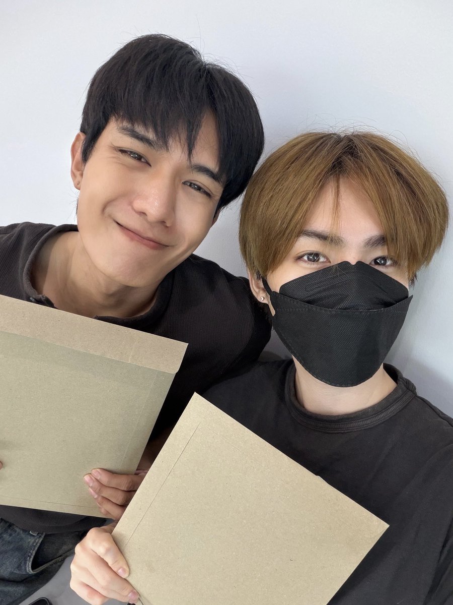 grgrswang's tweet photo. NetJJ really love doing things together likee???! wdym from doing full health check up to getting ID cards together???!! stop making me insaneee😩😭😩😭 https://t.co/aTd1uWmJ38