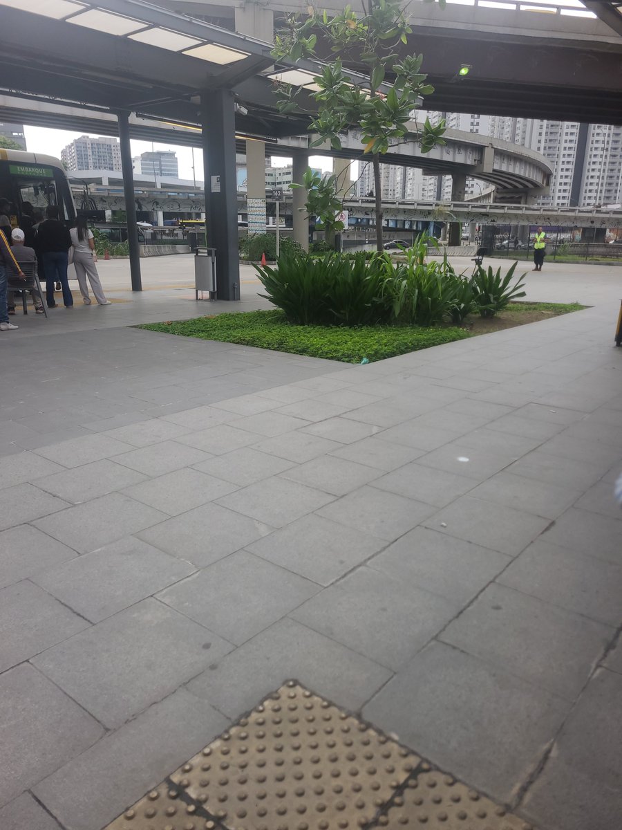 i4matsuoka's tweet photo. por aqui no meu terminal intermodal gentileza onde posso fazer integração de ônibus, brt e vlt...seria tão lindo se outros municípios do rj tivessem um tmb...mas vcs só vão ter se lutarem pelo segundo turno caralho ent eh bom geral brotar no ato mais tarde https://t.co/OvMvrk2XM4