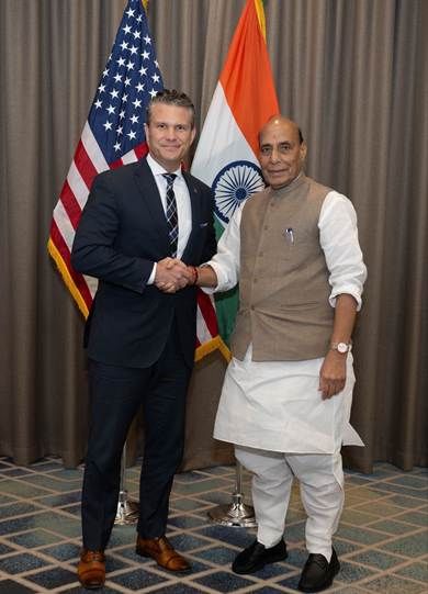 IndiaDefWire's tweet photo. Defence Minister Rajnath Singh met US Secretary of War Pete Hegseth in Cebu on the sidelines of the 13th ADMM-Plus, marking one year of the India US defence framework.

#IndiaUS #ADMMPlus

@rajnathsingh @SpokespersonMoD

https://t.co/u96FcGmQX2 https://t.co/XrTWIrqEzE