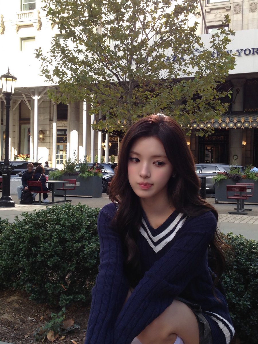Lehnshert's tweet photo. Terlalu NONIK dan GALUH banget foto ini tuh. https://t.co/VOLyh0ve5y
