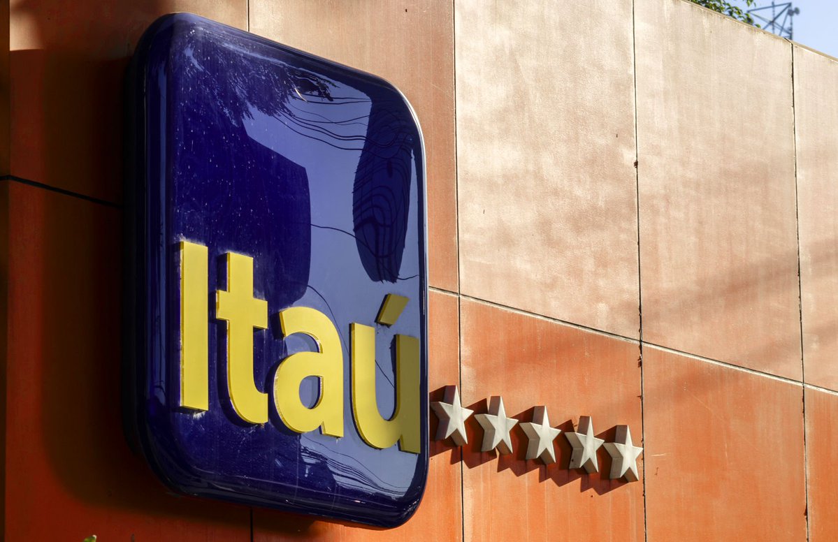 beincrypto's tweet photo. BRAZIL'S BIGGEST PRIVATE BANK JUST WENT FIRST ON THE NEW CRYPTO RULES.

Itaú has formally notified the central bank of its crypto trading and custody service, three days ahead of the Oct 30 deadline. 

It has offered $BTC, $ETH and $USDC since 2023. https://t.co/ZSNbLMr5p2
