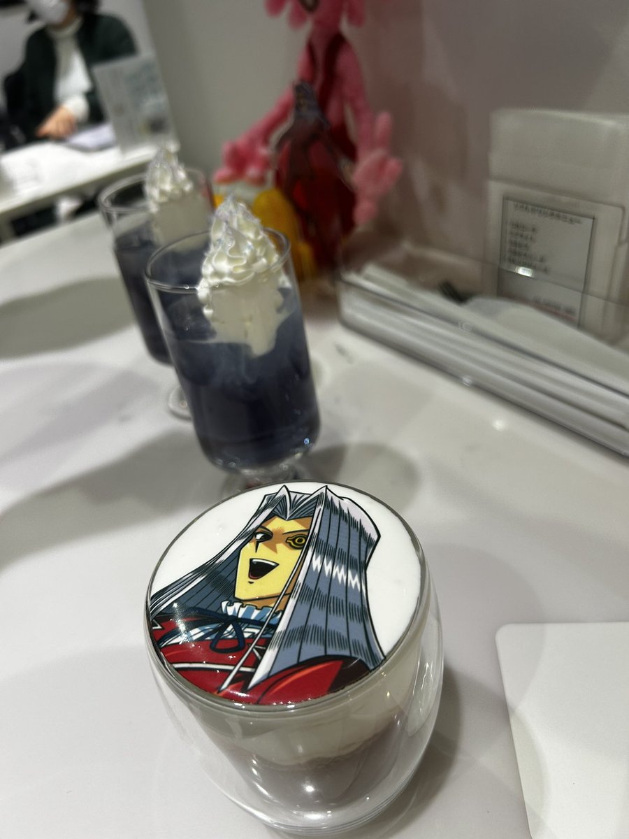 SmileMessenger's tweet photo. 遊戯王とコラボしているコラボカフェ本舗BLANC池袋店に友達とお邪魔しました！
いやー、自分の担当していた役がこんなに大きく、またメニューになっているなんて！有難い。写真いっぱい撮っちゃいました！１１月22日までやっているそうです！
皆様ぜひ！
#遊戯王
#ペガサス
#コラボカフェBLANC池袋店 https://t.co/JOoF42O6oI