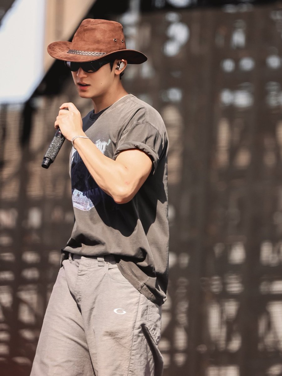 1kimmingyu's tweet photo. Not a cowboy from Texas, a cowboy on tour. https://t.co/9oEVLfPakq