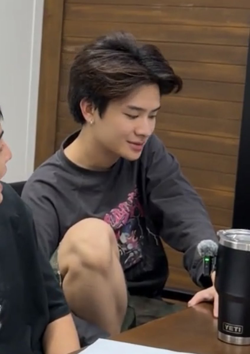 justbluefluer's tweet photo. ท่านั่งวงเขียวจัด 555525555552552525 https://t.co/cEnAD4ndv3