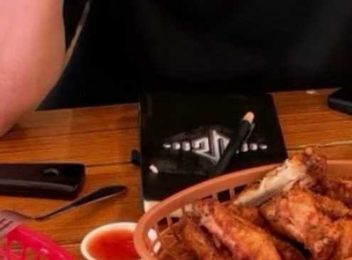 wheelbreadroast's tweet photo. pero di pa rin mapigilan magtrabaho juskolawrd bat po ganito kasipag tong taong to https://t.co/HZoTADMhIB