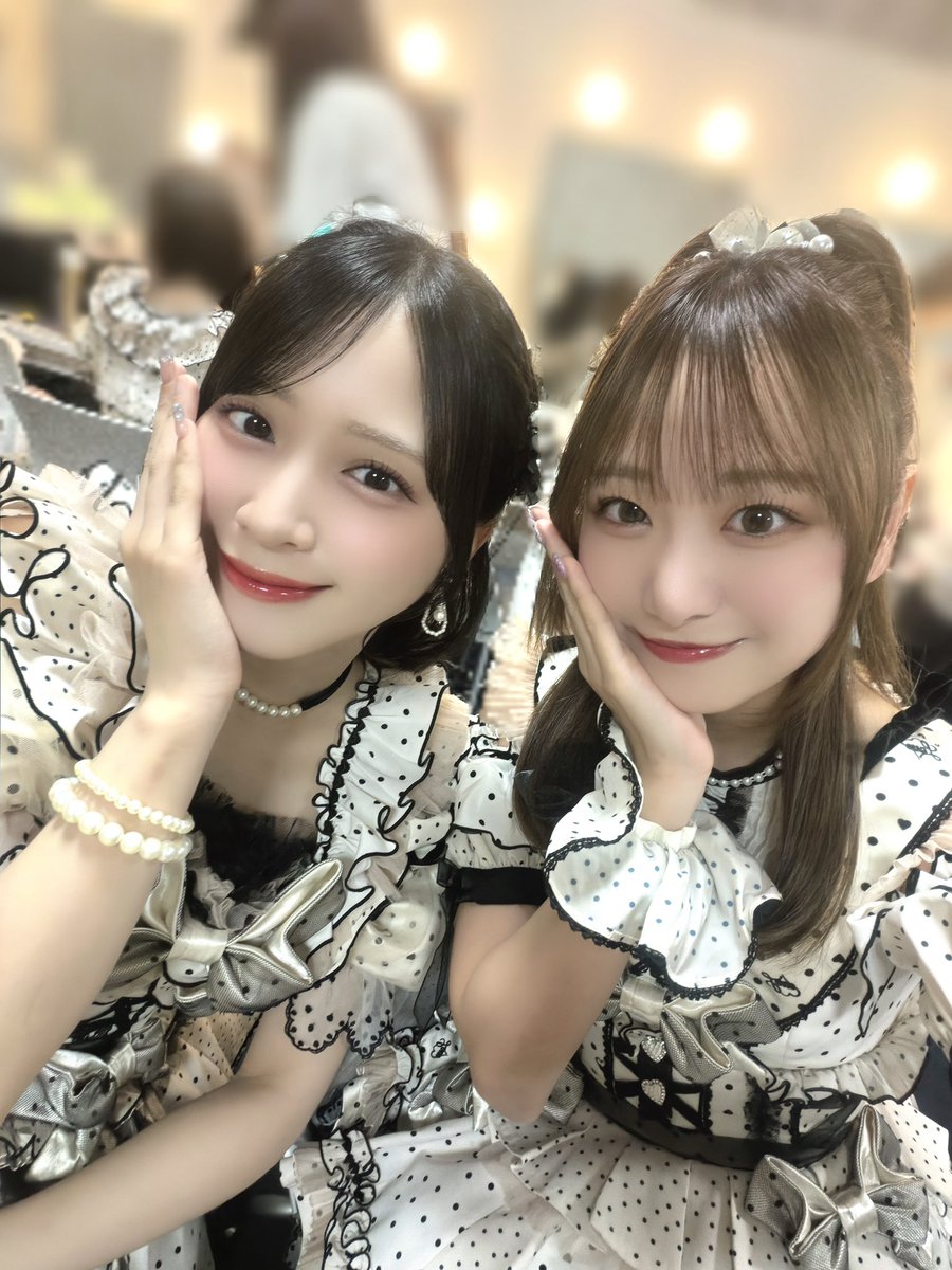 shoko_takiwaki's tweet photo. スペシャルイベントin愛知
ありがとうございましたー✨

21stシングルもあっという間ですね
楽しい時間に感謝です❕

今日は舞香と髪飾り交換してハーフアップ
衣織とお団子おそろいしました🤍 https://t.co/LFDdIoQJRD