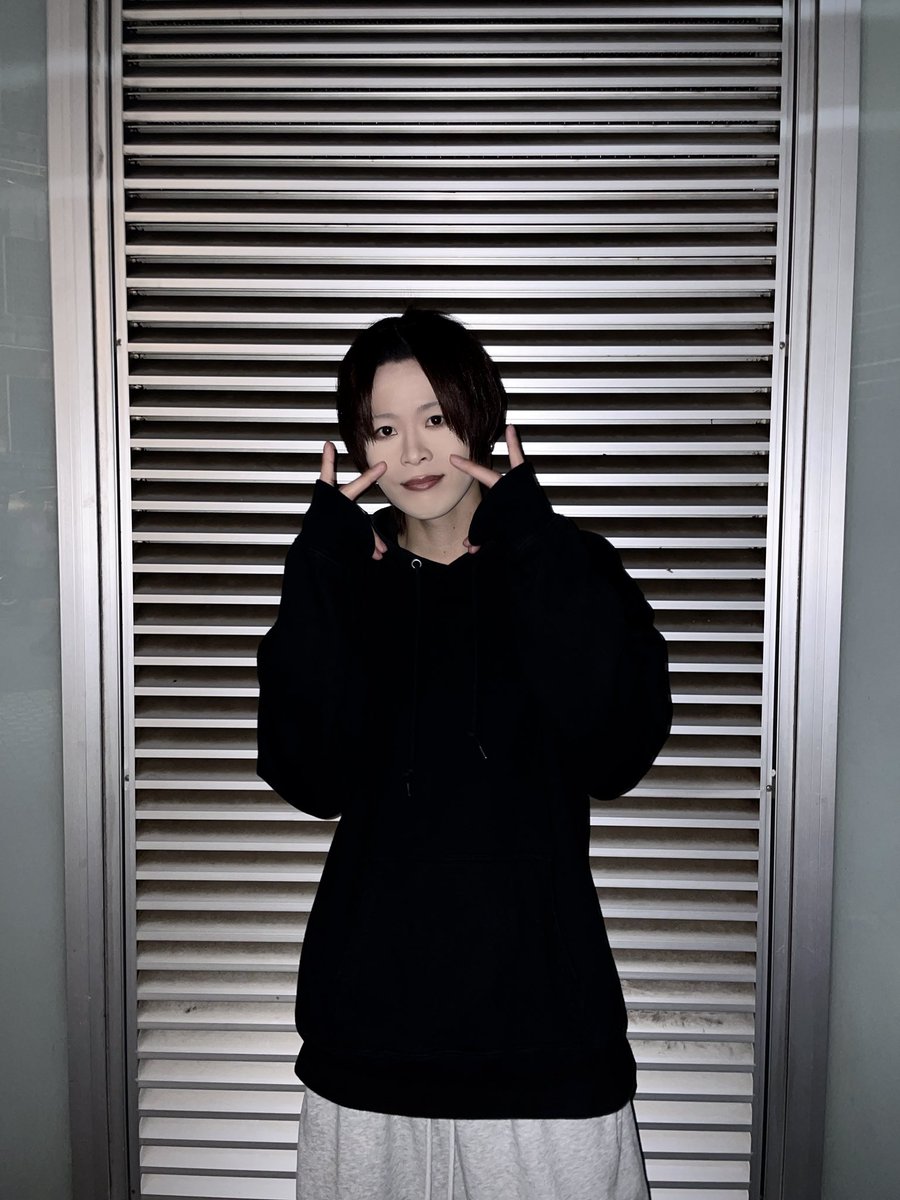 VELLE_yusuke's tweet photo. ドンキさんありがとー！
思ってた8倍さむかた風邪ひくなよん

ではまた明後日！
土日は学祭2days観覧無料なので遊び来てね🖖🏻

この後ラジオ録るのでお便りおくてね〜📻
radio.vellej@gmail.com

#ベルエージェー https://t.co/NANN2wStYg