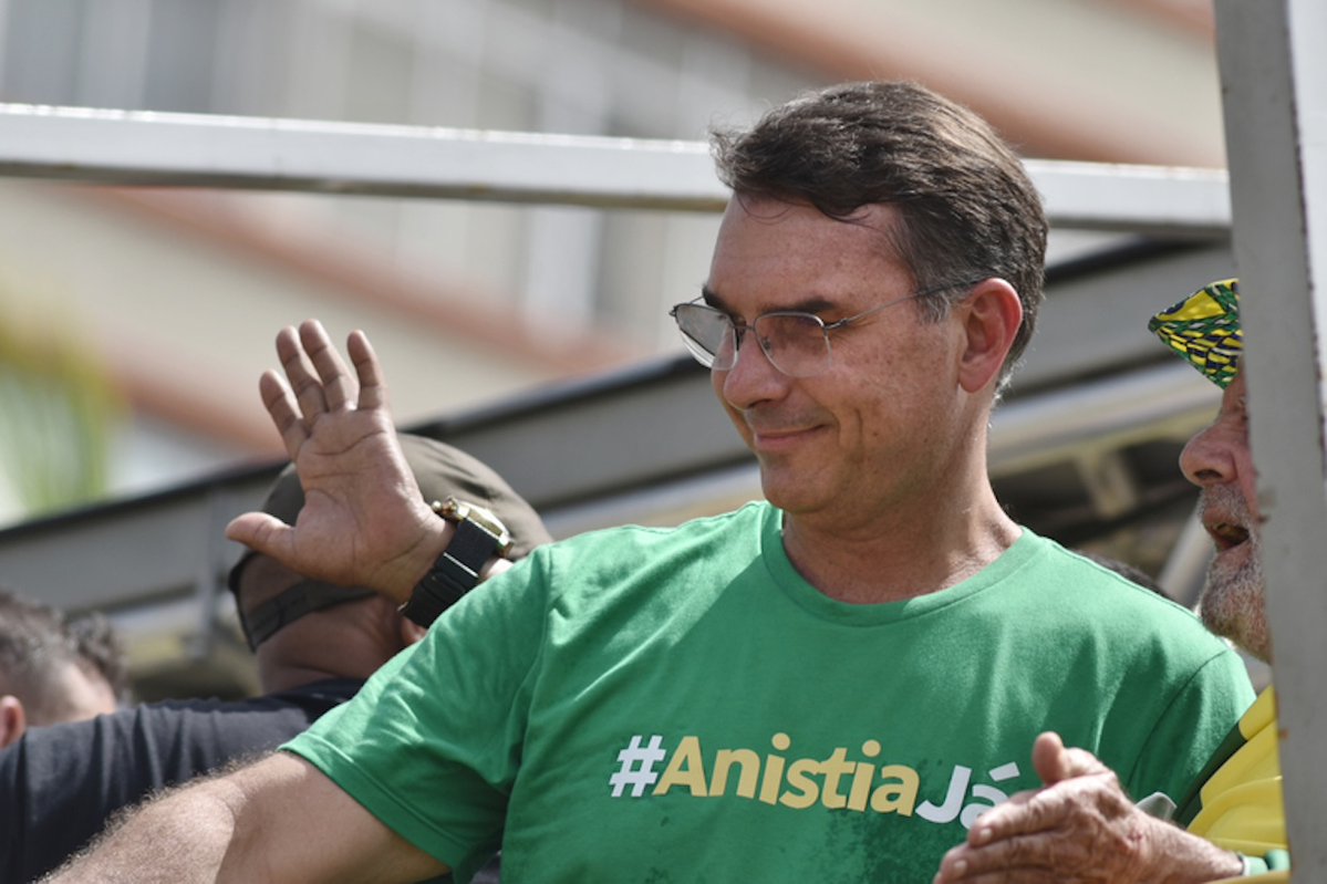 populismstudies's tweet photo. 📢 ECPS Commentary

🇧🇷 Flávio Bolsonaro’s Exile and the Dream of a MAGA Brazil 🇺🇸

✍️ By Dr. João Ferreira Dias

⁉️ What happens when a nationalist movement looks to a foreign power for political salvation?

🌎 In this commentary, Dr. Dias examines Flávio Bolsonaro’s departure for the United States and the growing ideological convergence between Brazilian Bolsonarism and Donald Trump’s MAGA movement.

📚 Drawing on theories of populism, nationalism, and political legitimacy, Dr. Dias explores how narratives of persecution and electoral illegitimacy can transform foreign intervention into an expression of supposed patriotism.

🔹 🇧🇷 Political exile and populist leadership: How exile can reinforce narratives of persecution and sustain a movement’s political identity.

🔹 🇺🇸 MAGA and transnational populism: How ideological affinities with Trump reshape Bolsonarism’s political ambitions.

🔹 ⛪ Evangelical conservatism: The role of religious narratives, spiritual warfare, and providential leadership in political mobilization.

🔹 🧩 Conspiratorial politics: How electoral defeat and judicial proceedings can be reinterpreted to reinforce rather than challenge political loyalties.

🔹 🌐 The Donroe Doctrine: How renewed American ambitions in the Western Hemisphere intersect with Brazilian domestic political struggles.

⚖️ Dr. Dias' Central argument: The pursuit of political restoration through American protection exposes a fundamental contradiction between nationalist rhetoric and national sovereignty.

💬 Can a movement claim to defend national sovereignty while inviting foreign pressure against its own elected government?

📖 Read the full commentary: 🔗 https://t.co/ckEBdTrnpY

#ECPS #PopulismStudies #Brazil #Bolsonarism #FlavioBolsonaro #DonaldTrump #MAGA #RightWingPopulism #TransnationalPopulism #PoliticalExile #EvangelicalConservatism #NationalSovereignty #DemocraticLegitimacy #USBrazilRelations #DonroeDoctrine