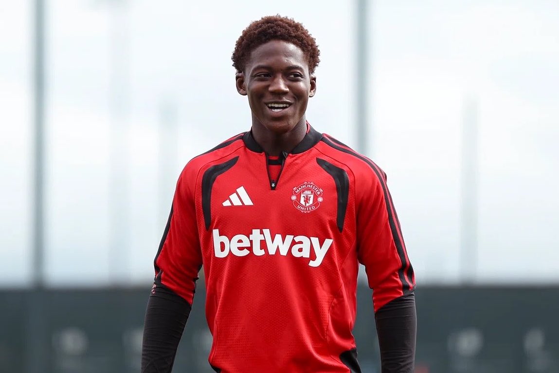 mufcMPB's tweet photo. 🚨 BREAKING:

Kobbie Mainoo is BACK in training for Manchester United. #MUFC [MU] https://t.co/yQ5079Il1Z