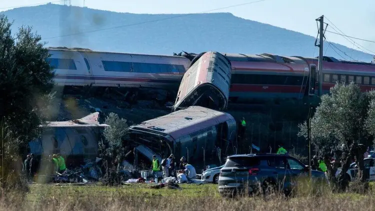 PakistanTVcom's tweet photo. At least 30 people were killed in a high-speed train collision south of Madrid on Wednesday, regional authorities told AFP in an updated toll, as Spain reeled from its second such disaster this year. https://t.co/T3QY59udql