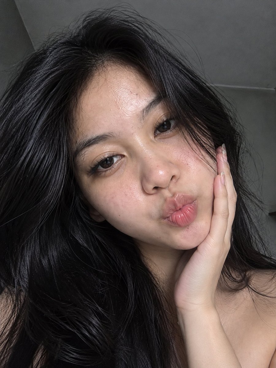 sizzkazling's tweet photo. Im shy. Need your liquid to cover my face 😘 #nsfwtwt https://t.co/ywazrnnD94