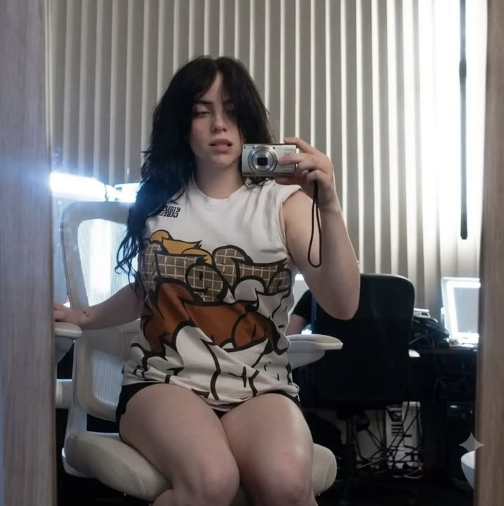 frommmywindow1's tweet photo. Needs my cock right in between them thick thighs like a hot dog https://t.co/8F7WKUMj6m
