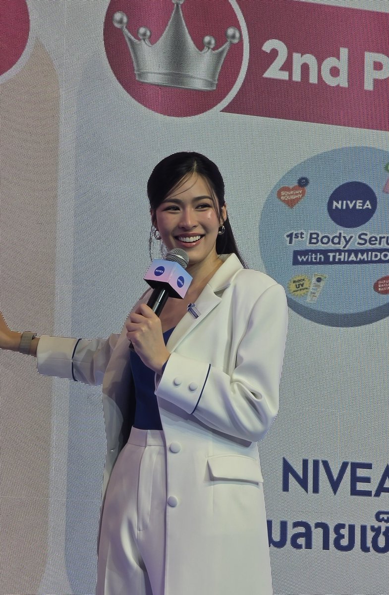 NIVEA_Thailand's tweet photo. อยากผิวโกลว์ออร่าไร้จุดดำแบบพี่หลิงหลิง ต้องเหมานีเวียยกลังแล้วไหมฮะ 🦮🪽

NIVEA THIAMIDOL WITH LINGLING
#NIVEASuperGlowXLingling https://t.co/DRlJ7AkebD