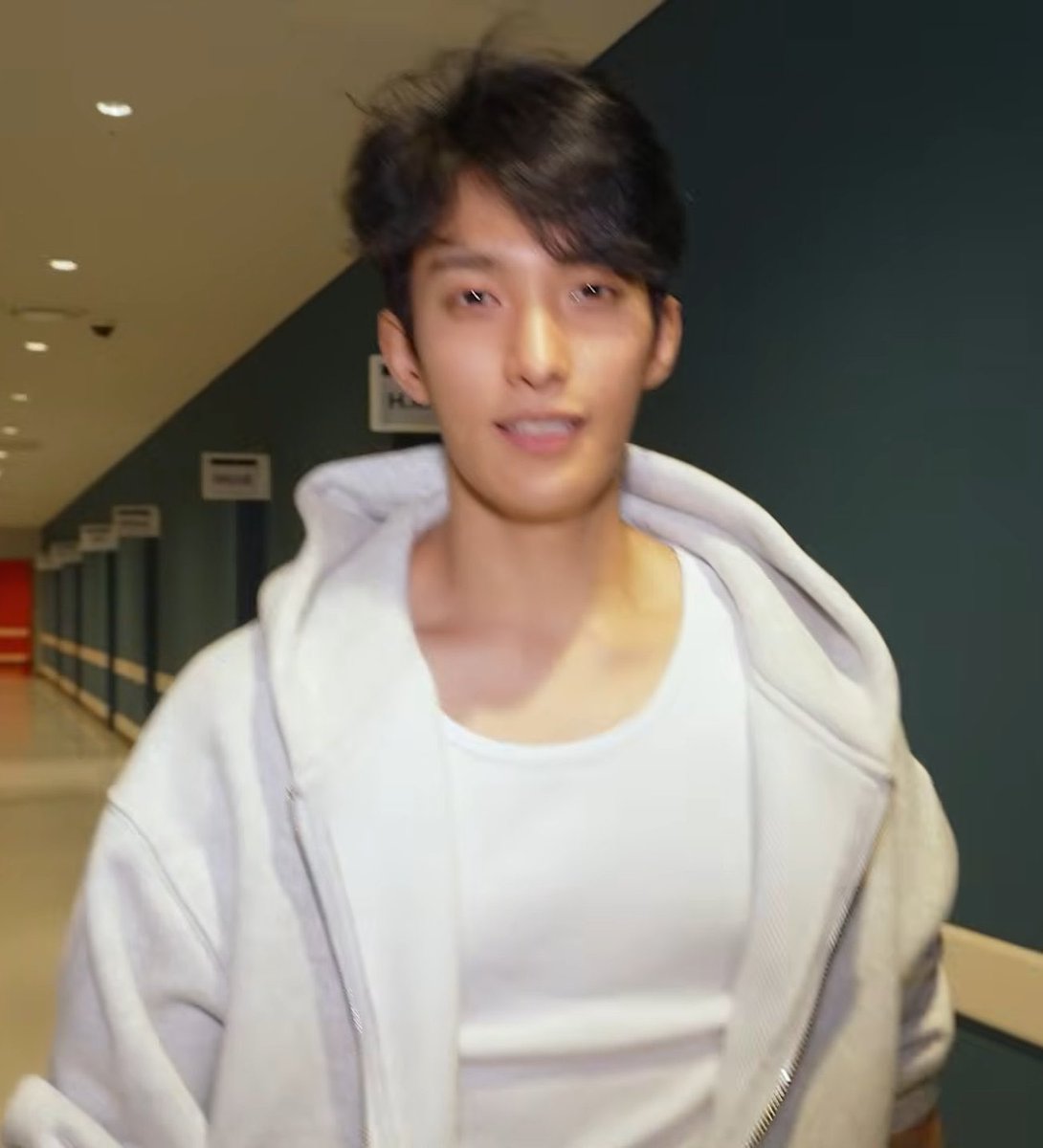 fallingflwrz's tweet photo. sexiest man alive was actually supposed to be dokyeom but since hes enlisted rn they gave it to someone else https://t.co/eqtFrnWMK3