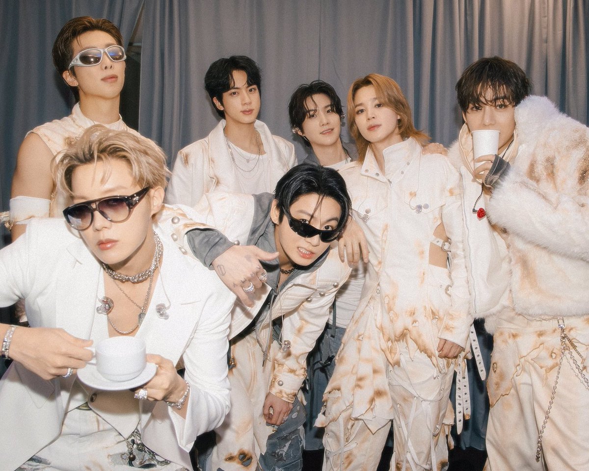 TheePopCore's tweet photo. BTS becomes the FIRST and ONLY Group and Asian Act in history to spend "700" Days in the Top 10 of the Spotify Daily Top Artists Global Chart. https://t.co/7FsYz60Gy9