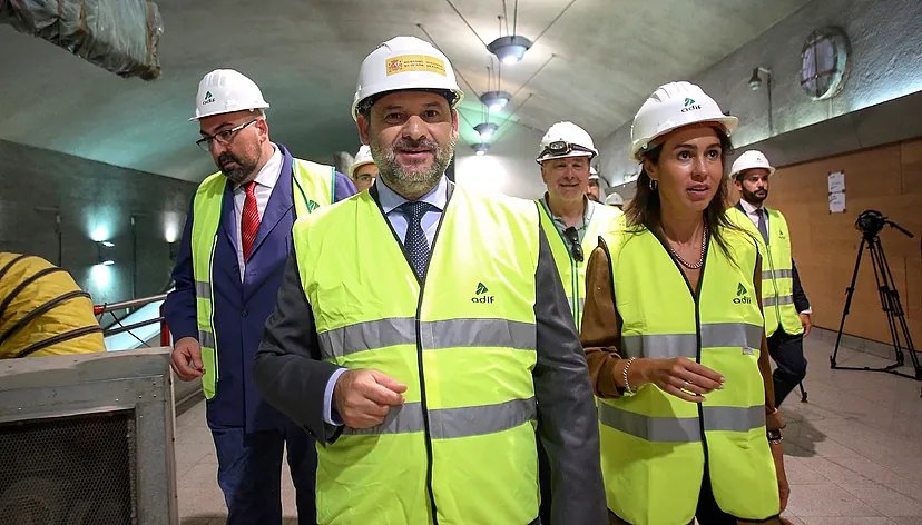 KAPITANBOLA's tweet photo. No se nos puede olvidar, que algún portero de puticlub sin estudios como Koldo García, el 22 de noviembre de 2019 fue nombrado Consejero de Renfe. 

Ese ha sido el mantenimiento del PSOE de las vías ferroviarias. https://t.co/mOptPKYWM5