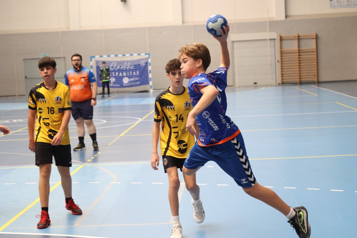 balonmanopetrer's tweet photo. 📸💙 #CADETEMASCULINO B  | GALERÍA FOTOGRÁFICA | 

🤾‍♂️ BM Petrer B 40 🆚 39 Torrellano HC 

📸 Os dejamos una selección de las mejores imágenes del encuentro.

👀 Más fotografías en el Facebook oficial del club. 📲📸

📸 @vicenmunoz https://t.co/nnNjVkoMHT