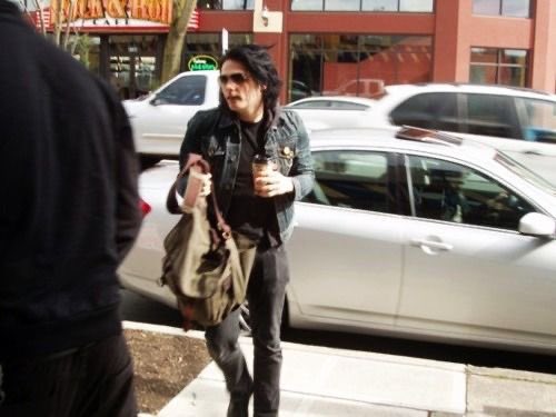skyebladez's tweet photo. rip denim jacket gerard u deserved to be a messy tmz girl https://t.co/CBkedvOMU7