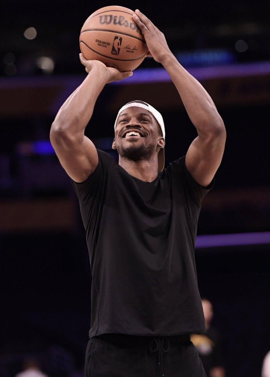 Bhusic17's tweet photo. Jimmy Butler carried the Heat when we had nothing and yet Heat fans still disrespect him to this day lmaooo https://t.co/VcDUoj4Yet
