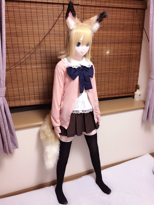 KaRi69236795's tweet photo. 「部屋にあるオシャレな钨鹊（ウジャク）柄のスカートが、今日のコーデの主役です」， https://t.co/I0XLZvg5Kv