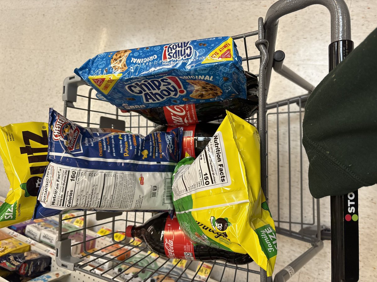 fluffyfop's tweet photo. this shopping shit is too hard https://t.co/REMwTchA7O