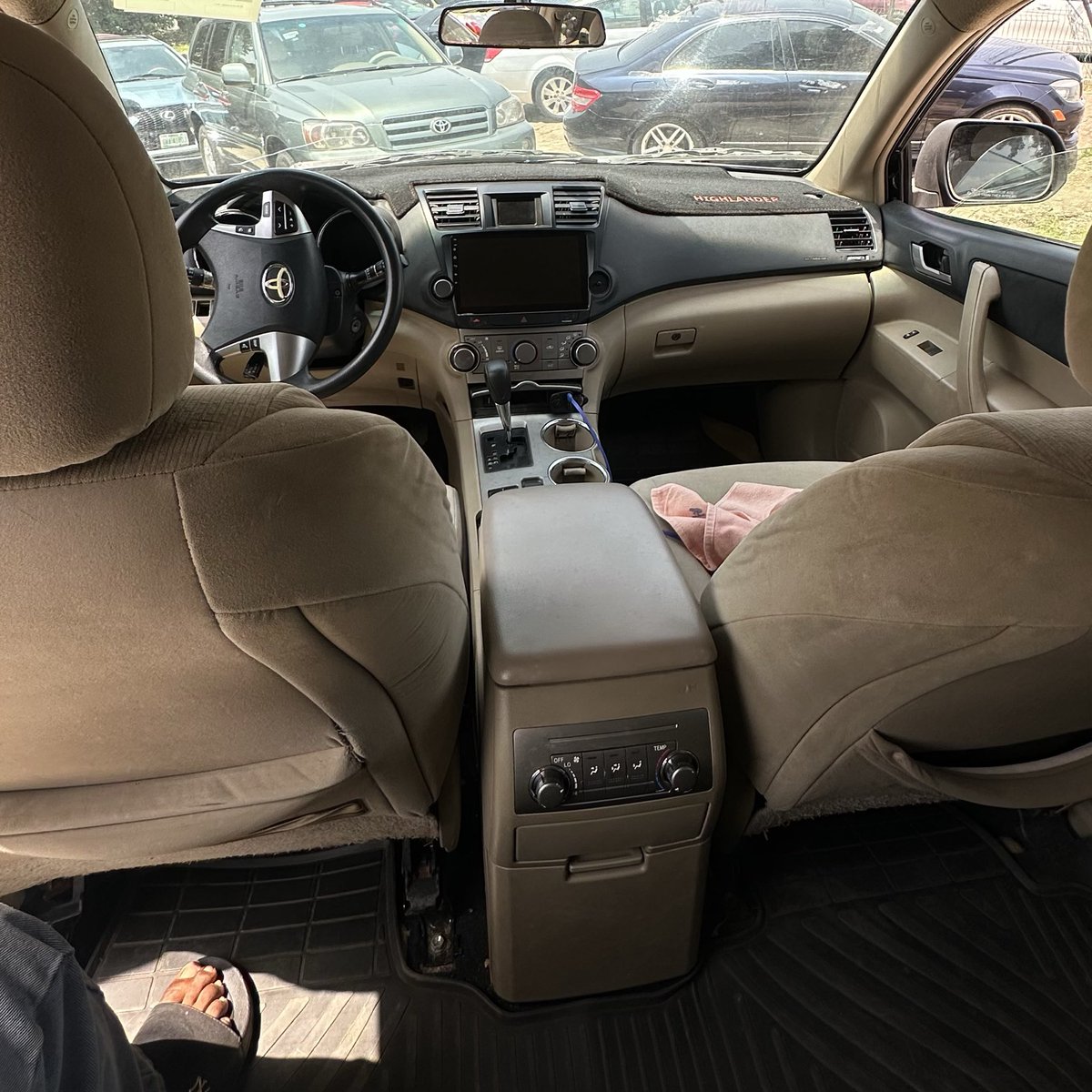 QUIVER_AUTOS's tweet photo. NEATLY USED

2012 TOYOTA HIGHLANDER 

PRICE 10.7M 

☎️09060186807

📍ABUJA 

#trend  #top  #viralnow  #toyota https://t.co/yeHva6tST9