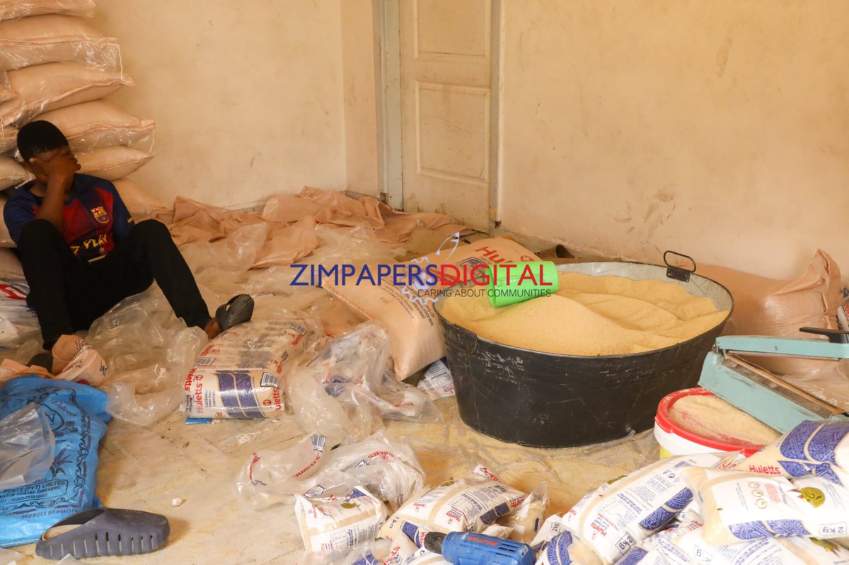 HeraldZimbabwe's tweet photo. ZACC RAIDS ILLEGAL SUGAR REPACKAGING OPERATION

The Zimbabwe Anti-Corruption Commission (ZACC) raided and uncovered a sugar repackaging business operating in Waterfalls this afternoon.
ZACC spokesperson Ms Simiso Mlevu said they uncovered about 10 tonnes of sugar which was being repackaged for resale, citing health hazards detrimental to public consumption.
📸: Edward Zvemisha