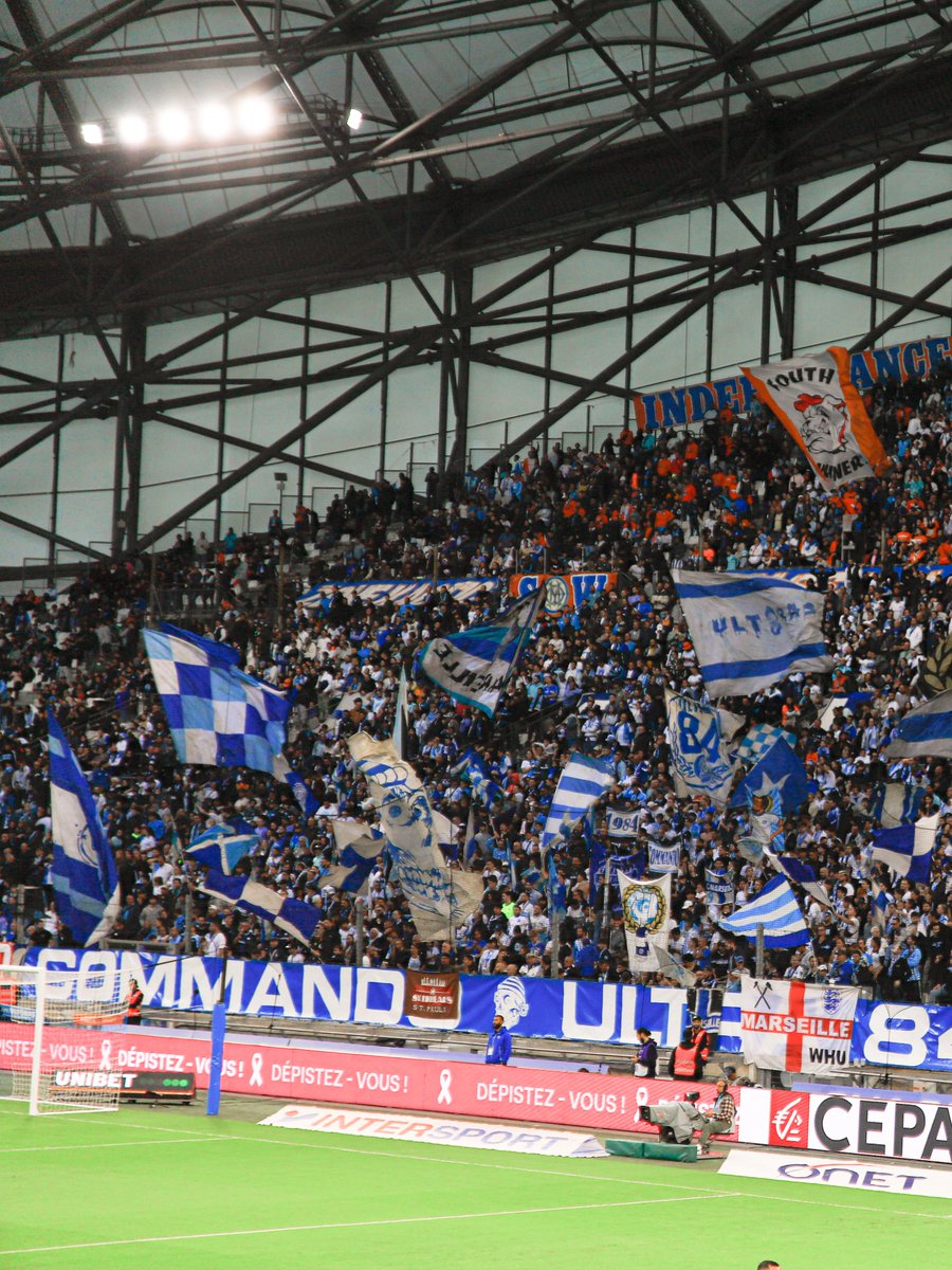 OM_English's tweet photo. Support on point on Sunday 💙🤍 https://t.co/2a3ahXCVNe