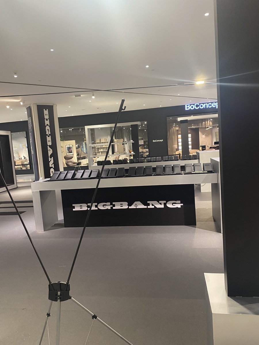 Barbieber6's tweet photo. เดินผ่านพอดี ตื่นเต้นๆๆๆ วันศุกร์นี้เจอเลยย

#BIGBANG #COSMOS_WORLD_TOUR_IN_BANGKOK #BIGBANG_IS_BACK #20thAnniversary https://t.co/lDp6zc7rfo