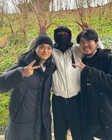 king_heaven_'s tweet photo. the narrative that tae isn’t a good friend when he’s kept in touch with his high school friends for over 10 years, they was there with him during his military, he still spends his free time with them. that alone speaks volumes about the kind of friend what you’d want in your life https://t.co/V22SBmVFSC