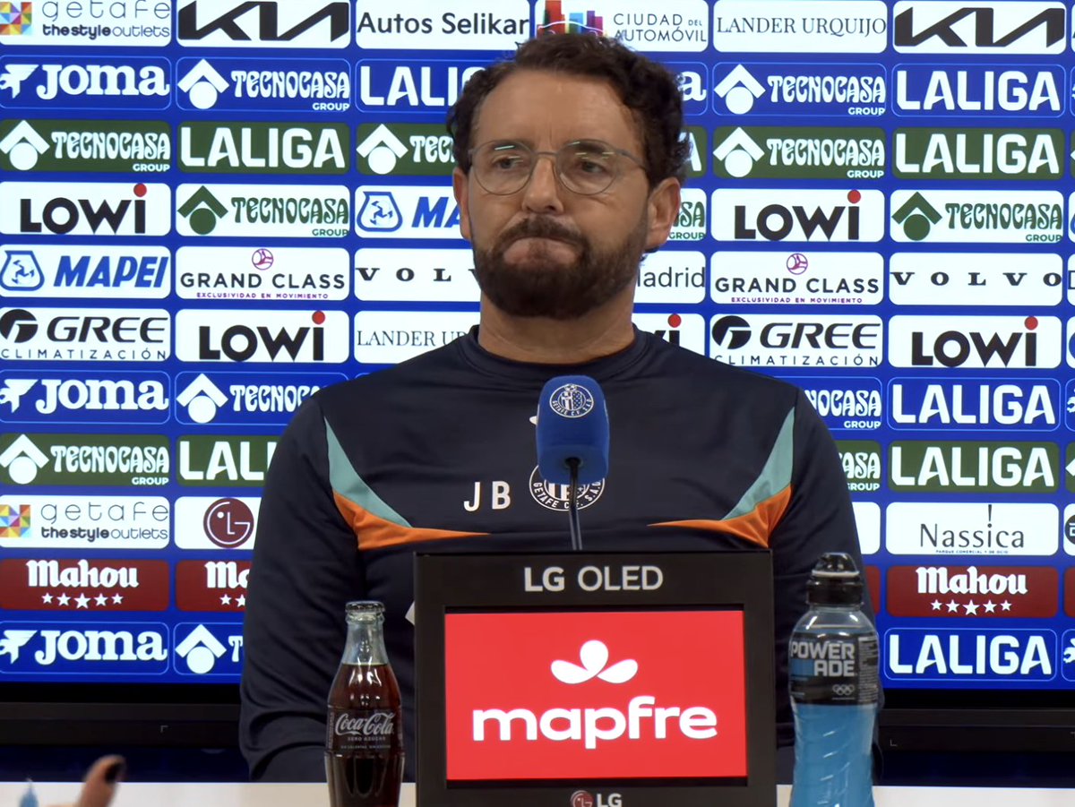 Sp_Getafe's tweet photo. 🎙️🔵 Bordalás: “Estoy de acuerdo con las palabras de Satriano. Tenemos que competir al mejor nivel y ser un equipo más solidario. Aquí, si no trabajas, no corres y no te empleas al máximo, cualquier rival te pasa por encima. Tenemos la obligación de competir mucho mejor”. https://t.co/x7eLjateCB